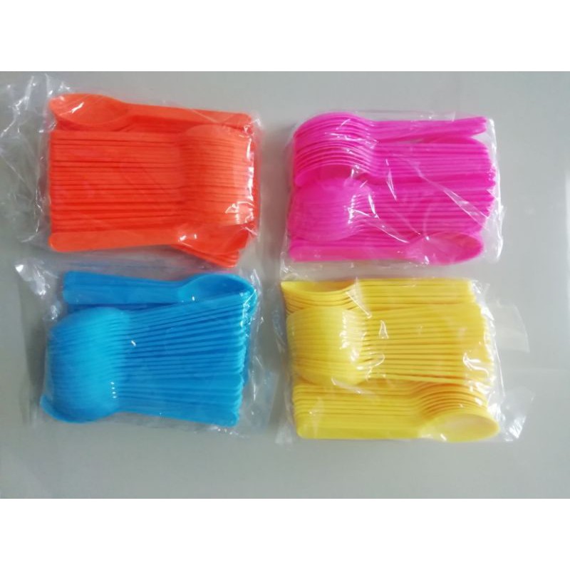 ช้อนไอศกรีมพลาสติกคละสี 1 แพ็ค 50 คัน