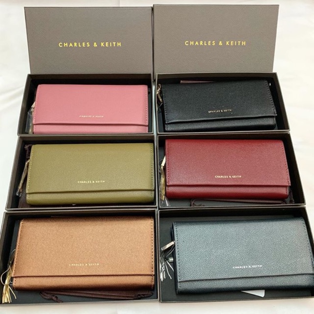 กระเป๋าสตางค์ใบยาว (charles&keith)