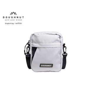 DOUGHNUT BAG : COMPASS PIONEER : STONE : กระเป๋าโดนัทสะพายได้  ดีไซน์น่ารัก  น้ำหนังเบา คุณสมบัติกันน้ำ กระเป๋าโดนัท กระเป๋าสะพายข้าง กระเป๋า กระเป๋าผู้หญิง  (รหัสสินค้า 06919)