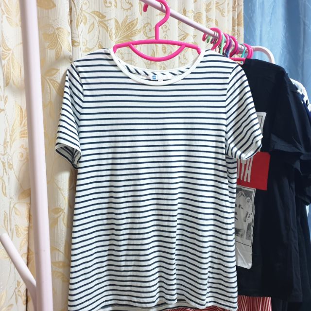 เสื้อยืดลายทาง จาก shop AllZ