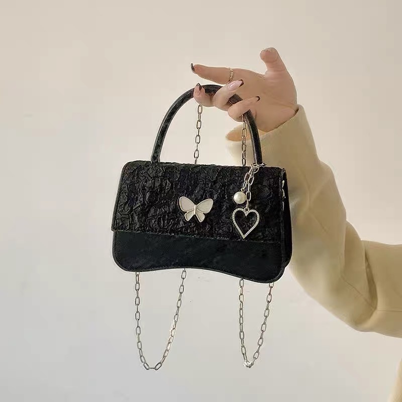พร้อมส่งจากไทย Brenna Flap bag 116 กระเป๋าสะพายข้าง Crossbody และกระเป๋าถือ (มีจี้หัวใจแถมให้กับกระเป๋า)