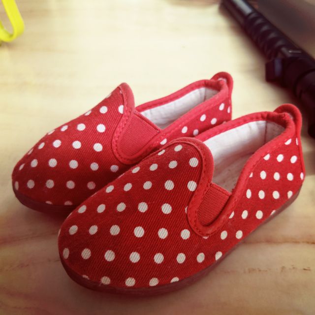 รองเท้าคัชชูเด็กสีแดงลายจุด Flossy