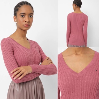 tommy hilfiger v neck sweater  เสื้อเสวตเตอร์คอวี ปักโลโก้เล็กๆที่หน้าอก เนื้อผ้าคอตต้อน ผ้าเนื้อนิ่ม เนื้อผ้ายืด
