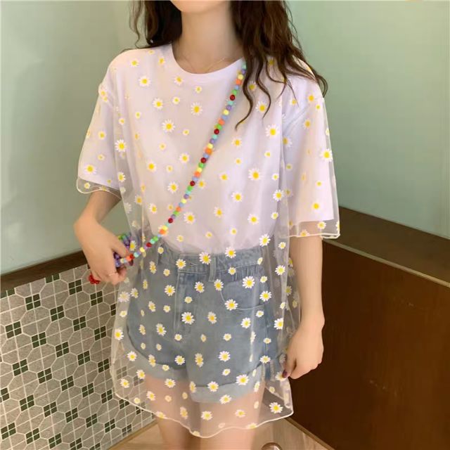 🦄Piggy.fashion🦄 เสื้อยืดดอกเดซี่🌸🌸 ซับ 2 ชั้น ด้านในเป็นเสื้อยืด ด้านนอกเป็นผ้าบอกปักดอกเดซี่ สุดน่า