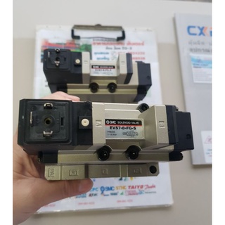 SMC SOLENOID VALVE ISO SIZE 2 รุ่น VS7-8-FG-S คอยส์ไฟ DC24V ขนาดเกลียว 1/2"