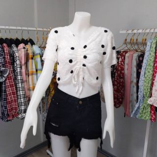 เสื้อครอปคอวี รูดหน้า ผ้าชีฟองแต่งลายPolka Dot พร้อมส่ง