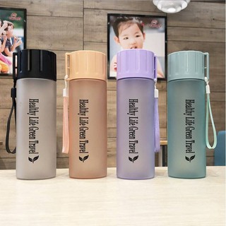 พร้อมส่ง!!! (A0095)ขวดน้ำพลาสติก ขนาด 550 ml แบบพกพา มีสายคล้องมือ