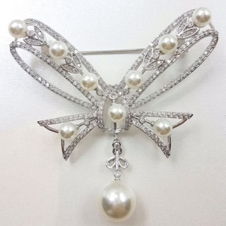 เข็มกลัด Diamond &amp; Pearl Brooch