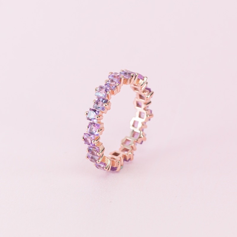 แหวนรอบนิ้วพลอยอเมทิสทรงสี่เหลี่ยม Square Amethyst Eternity ring