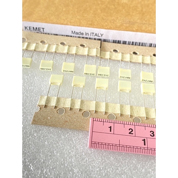 (แพ็ค10ตัว) C 222J100V 0.0022UF 100V 222PF 2n2J100V Cโพลี ขาห่าง5mm แบรนด์KEMETอิตาลี สีเหลืองอ่อน C