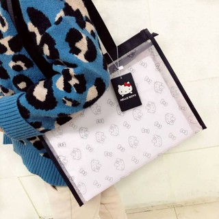 กระเป๋าสะพายตาข่าย Hello Kitty พิมพ์ลายหน้าคิตตี้บนตาข่าย ใส่ของจุได้เยอะ งานน่ารักมาก ขนาด 26x12x34cm  ราคา 220 บาท🏢