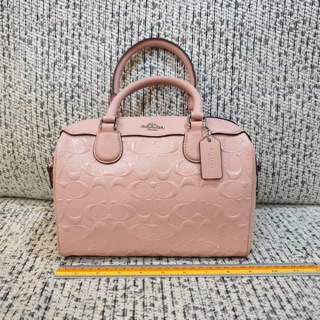 Coach หมอนลายซีนูน 9 นิ้ว สีชมพูอ่อน มือหนึ่งป้ายห้อย