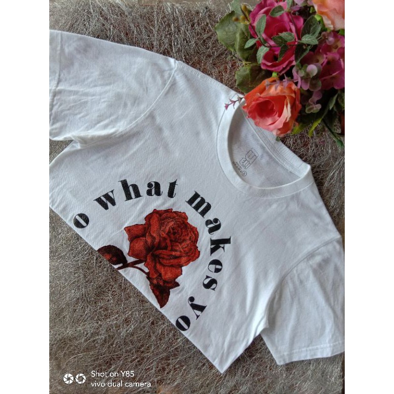 นิยมยีนส์ (Niyom Jeans) เสื้อยืดผู้หญิงแขนสั้น (มือสอง)