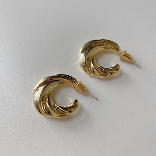 manytinythings semilunar twist earrings