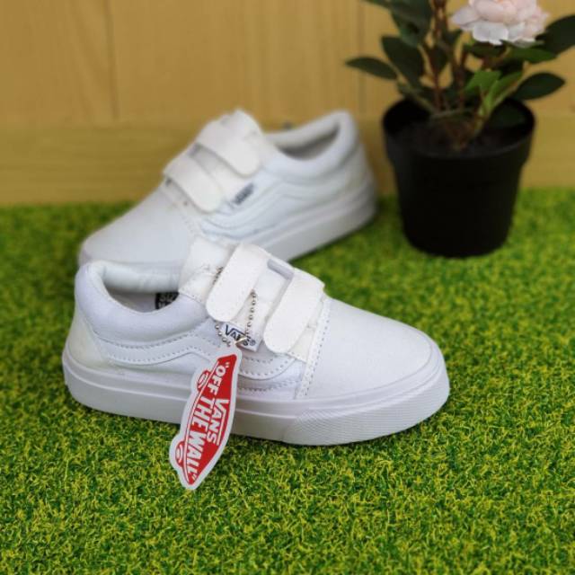 รองเท้าผ้าใบ Vans สีขาวสําหรับเด็ก