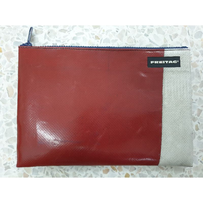 กระเป๋า FREITAG | F07 CHUCK สีแดง-ขาว ของใหม่