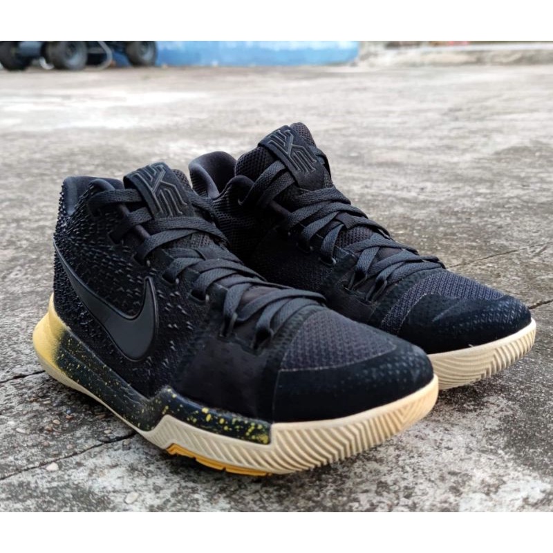 รองเท้าบาสมือสอง Kyrie 3 "Black Yellow" Size 8.5US  42EU 26.5CM.ของแท้100%