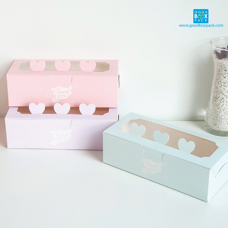 Goodboxpack (แพ็คละ20ใบ) กล่องกระดาษใส่คุกกี้ทรงยาว แบบเจาะหน้าต่าง ขนาด8x18x5.5ซม