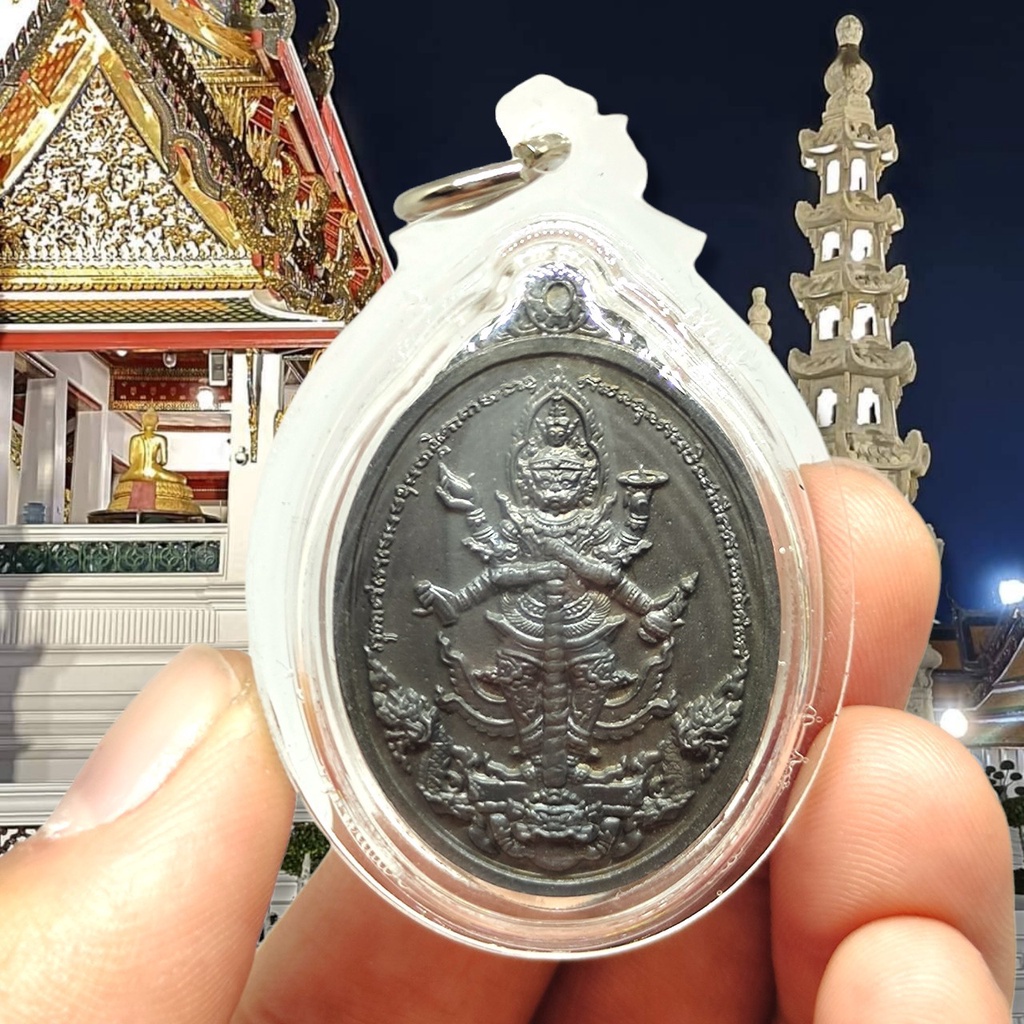[AMU]O1เหรียญพญาครุฑ รวยมหาศาล ลงยาสีเขียว เลี่ยมกรอบกันน้ำอย่างดี หลวงพ่อพัฒน์ วัดห้วยด้วน ด้านหลังท้าวเวสสุวรรณ