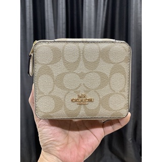 LARGE JEWELRY BOX IN SIGNATURE CANVAS (COACH C3311) IM/LIGHT KHAKI CHALK