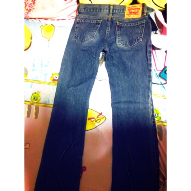 Levi's 593   ส่งต่อ 1,200  ไซด์ 26x31 รุ่น superlow  กระดุม 2เม็ด รุ่นที่มีตัวหนอนที่ปลายขา สภาพดีมา