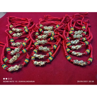 💰💰  ข้อมือปี่เซียะสีทองคาบเหรียญนำโชค เรียกทรัพย์ ร้อยด้วยเชือกแดง ของแท้ ปลุกเสกแล้ว ***Import From HongKong
