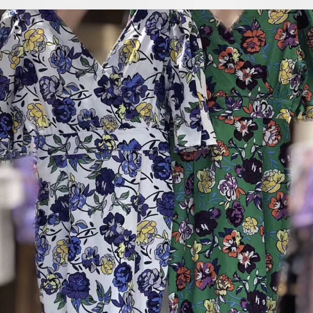 Dress ลายดอก Zatani brand สวยๆค่ะทรงเอ ยาวถึงเข่าค่ะ