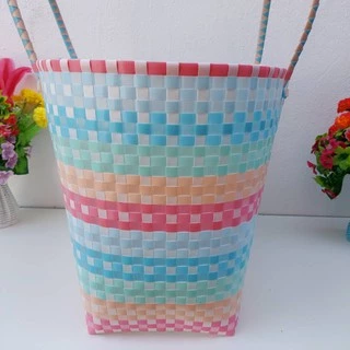 กระเป๋าสานเส้นพลาสติกสวยๆ ซุปเปอร์จัมโบ้ กว้าง25.5ยาว46สูง37CM ขอบปากกระเป๋า