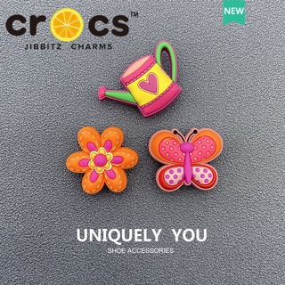 Crocs jibbitz charms จี้รูปผีเสื้อ ดอกไม้ สําหรับตกแต่งสวน DIY