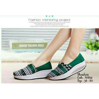 รองเท้าผ้าใบ slip on S8661