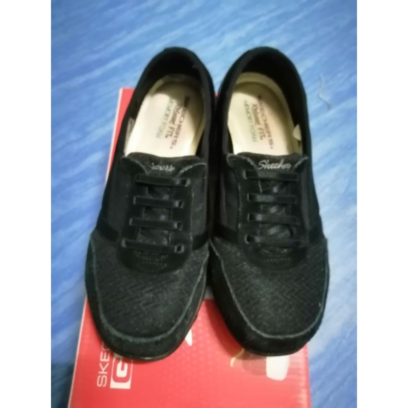 Skechers รุ่นrelaxed fit memory foam