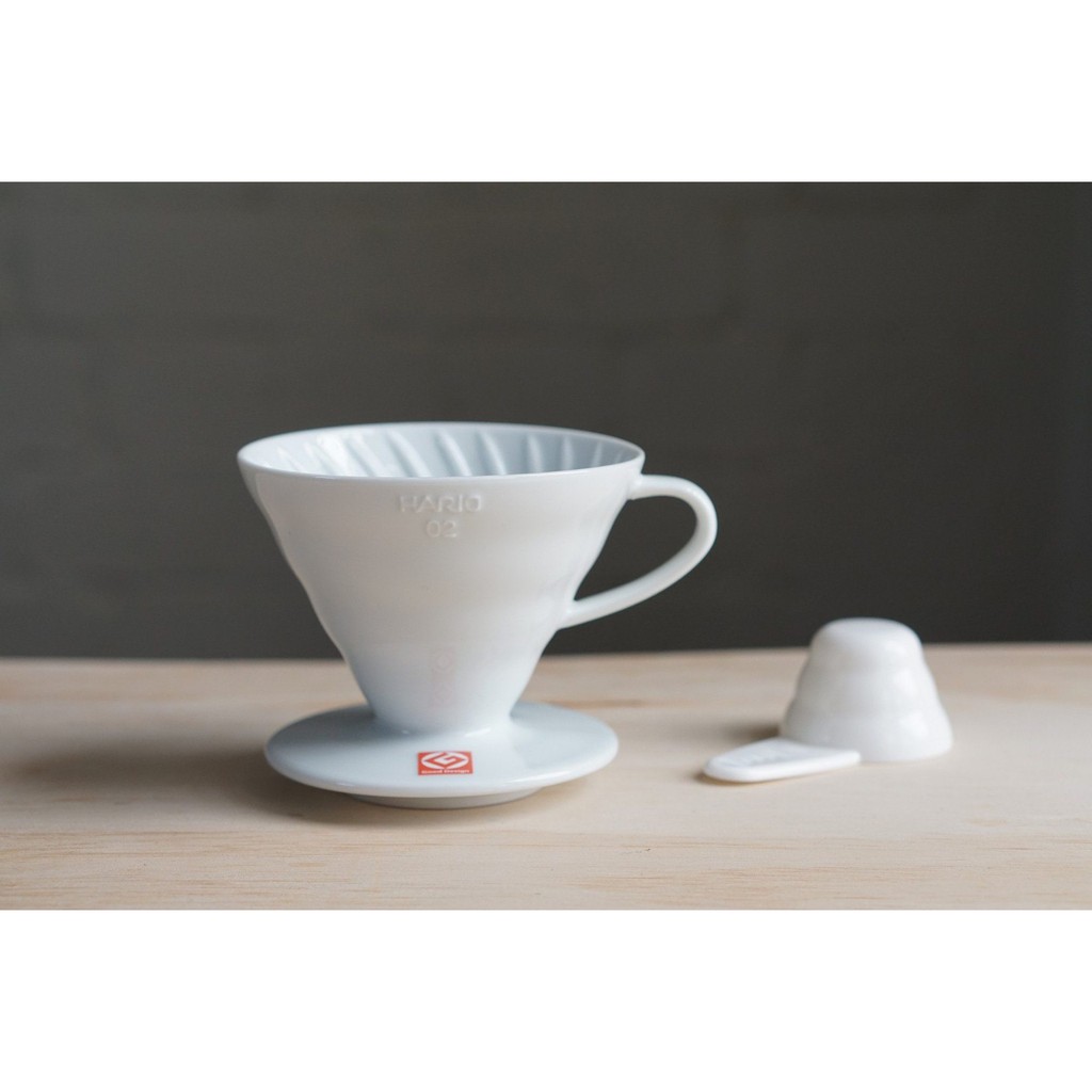 Hario Dripper V60 ช่องทางกาแฟพอร์ซเลนสีขาว VDC-02W | ความจุ 2-4 ถ้วย