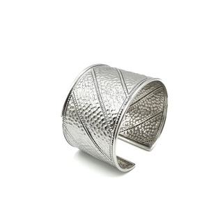 DSP กำไลเงินทรงตรง ลายฆ้อนทุบแนวเฉียง เงินแท้ 925 : DSP Solid 925 Sterling Silver Cuff Bangle  [GSPP0288]