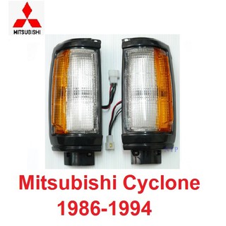 ไฟมุม มีขั้ว+หลอด ขอบดำ Mitsubishi Cyclone 1986-1994 มิตซูบิชิ ไซโคลน เสื้อไฟเลี้ยว เสื้อไฟมุม ไฟเลี้ยว ไฟสัญญาณ