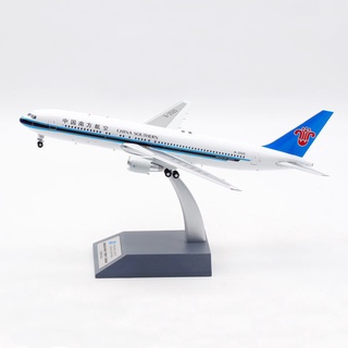 โมเดลเครื่องบิน 1:200 Boeing B767-300ER b-2565