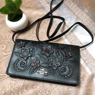 พร้อมส่COACH F38636 HAYDEN FOLDOVER CROSSBODY CLUTCH WITH FLORAL TOOLING