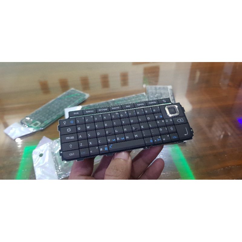 ปุ่มกด Qwerty nokia e90