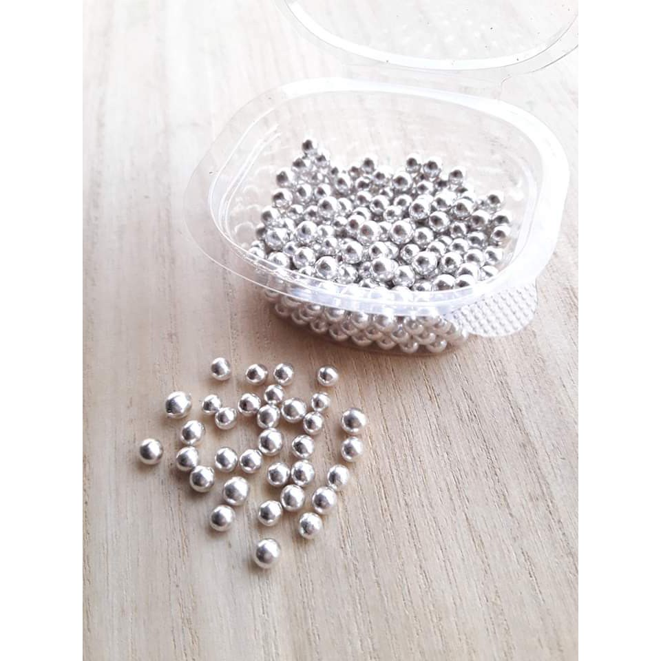 35กรัม สวยมากดูแพง ส่งไว มุกเงิน ไข่มุกสีเงิน เม็ดน้ำตาลสีเงิน 4mm เม็ดน้ำตาลแต่งเค้ก เม็ดเงิน 4mm เกล็ดโรย