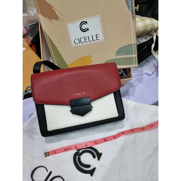 กระเป๋าสะพายผู้หญิง Cicelle ทรีโทน มือ2 ใช้น้อย สภาพดี พร้อมกล่อง ภาพคืองานจริง