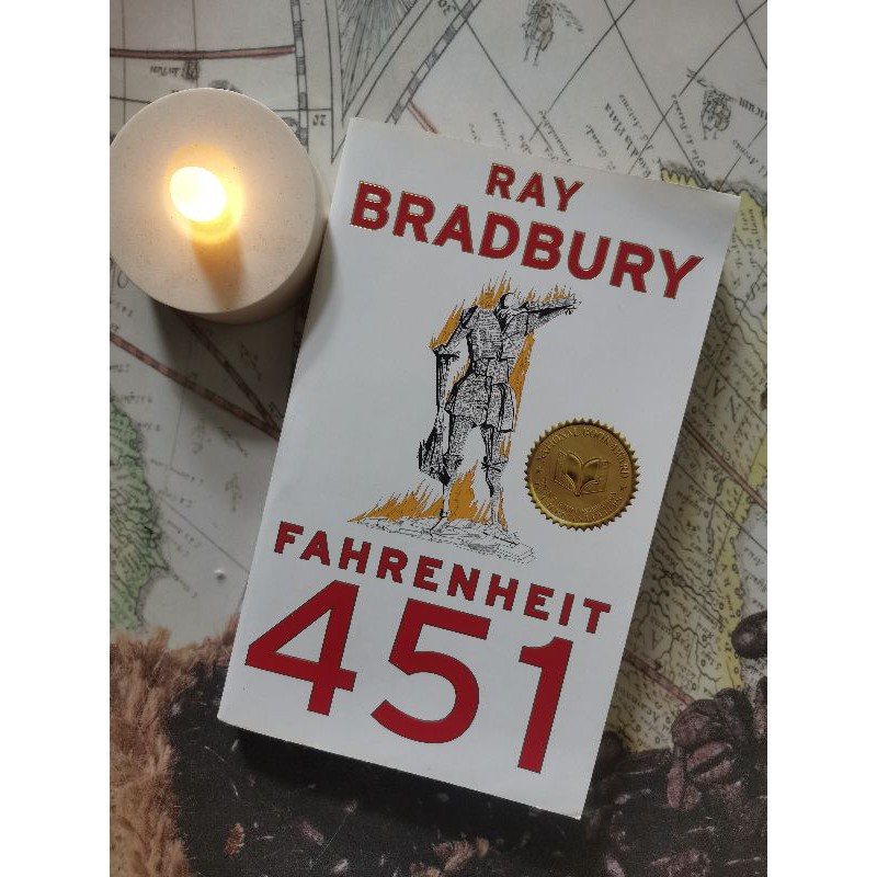 ฟาเรนไฮต์ 451 : Fahrenheit 451 หนึ่ง ใน 100 นวนิยายที่ดีสุดในรอบ 100 ปี ผู้เขียน: Ray Bradbury
