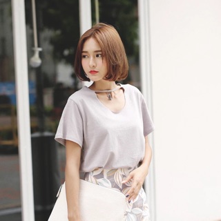 เสื้อยืดคอกลมสีเทา