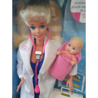 **กล่องไม่สวย**  Dr. Barbie Doll Hear Babys Heartbeat! w "Magic" Stethoscope 1993 กล่องมีรอยจากการขนส่ง 11160 #40#