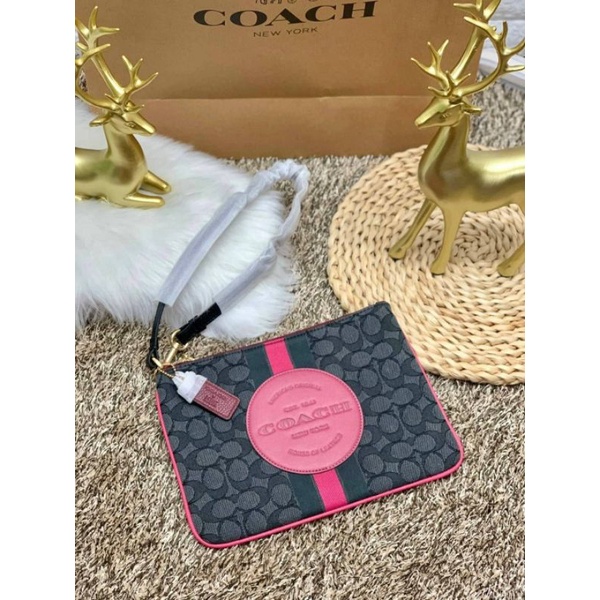 COACH DEMPSEY GALLERY POUCH IN SIGNATURE JACQUARD WITH STRIPE AND COACH PATCH ((2633))