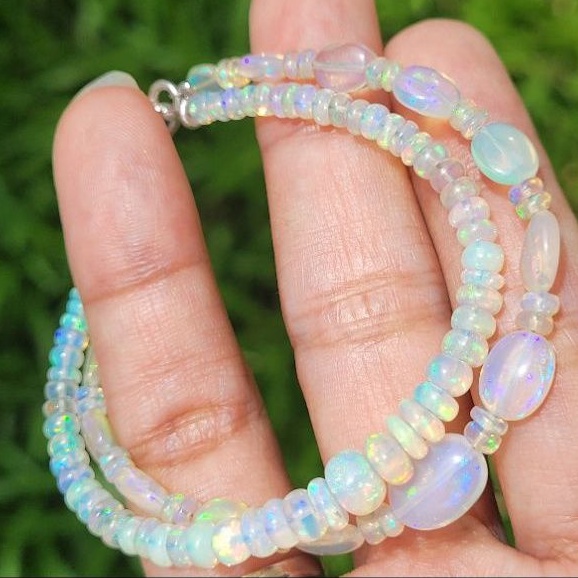 สร้อยข้อมือโอปอลแท้ ไฟสวย 7" (Natural Rainbow Opal Beads Bracelet)