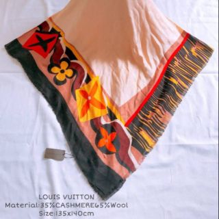 Louis Vuitton ผ้าพันคอ LV
● ผ้า Cashmere 35% Wool 65% ● 1:1 hi-end