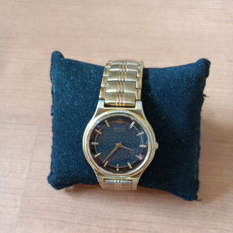 นาฬิกาแบรนด์เนม seiko หน้าปัดสีดำตัวเรือนสีทอง สายสแตนเลสสีทองของแท้ มือสองสภาพสวย