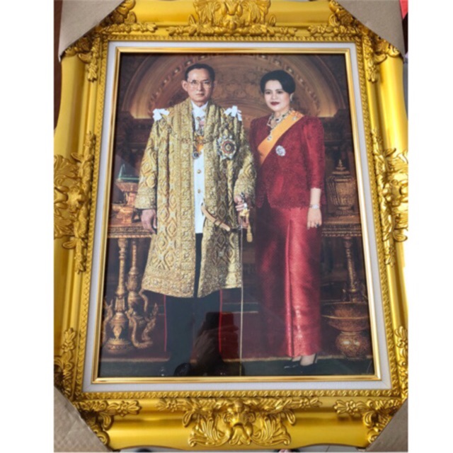 กรอบรูปหลุยส์ทอง พร้อมพระบรมฉายาลักษณ์ ร9 คู่ พระราชินี 15x20 นิ้ว