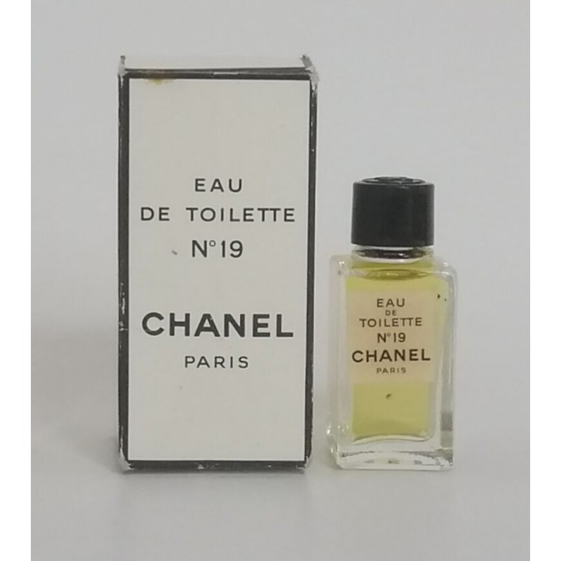 น้ำหอมวินเทจ Chanel No. 19 Eau De Toilette ขนาด 4 ml.