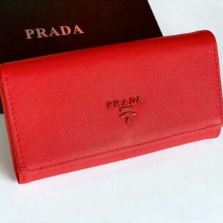 Prada หนัง Saffianoแท้💯 #พรีเมี่ยมกิฟ สวยอยู่ทรงด้านหน้าประดับโลโก้แบรนด