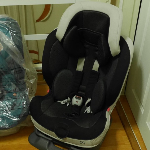 Car seat ailebebe swing moon dx (used in good condition)